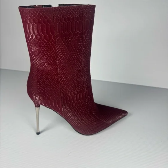 Chic Azalea Wang Calean Burgundy Snake Embssed Stiletto Ankle Boots Size 8 NWT - Picture 1 of 5